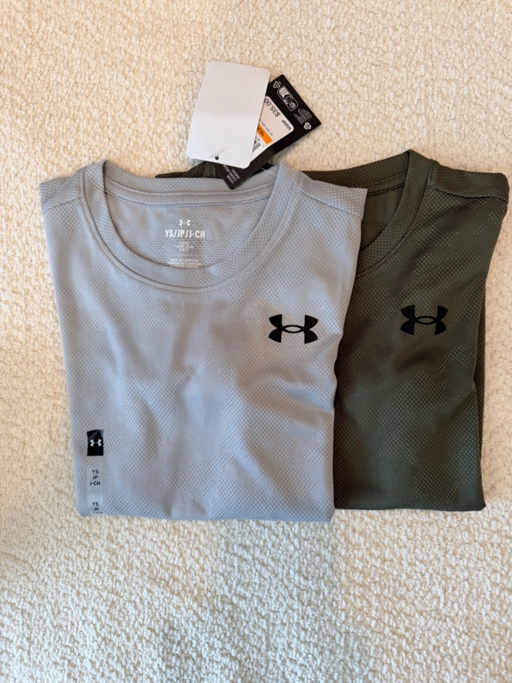Under Armour youth NWT Short Sleeve Tech Tee - Light Gray & Olive